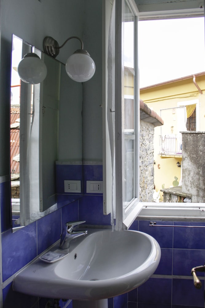 Double Room - Photo 14