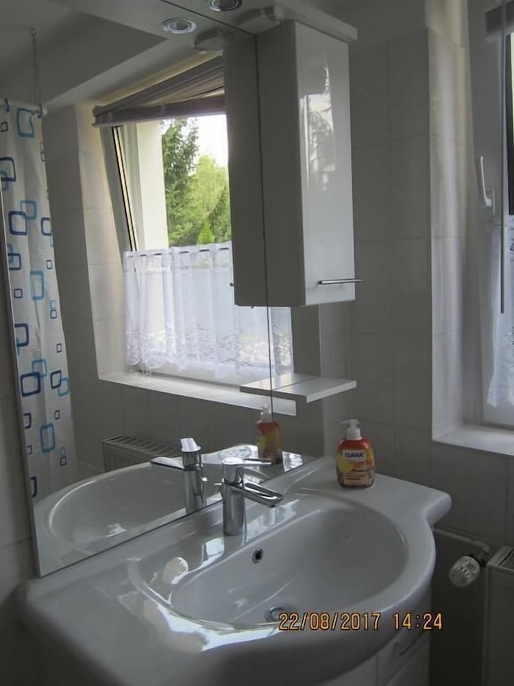 Single Room, Shared Bathroom photo 3