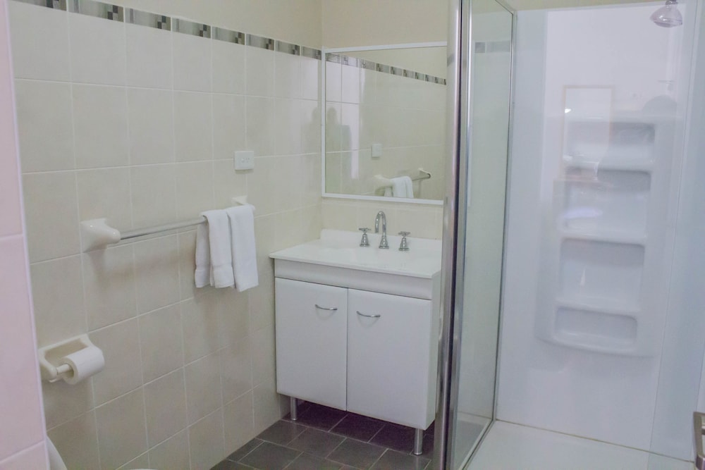 Double and Single Room with ensuite photo 2