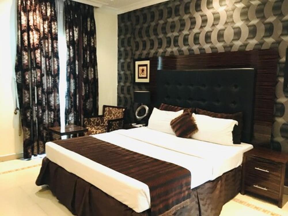Deluxe Suite - Photo 1