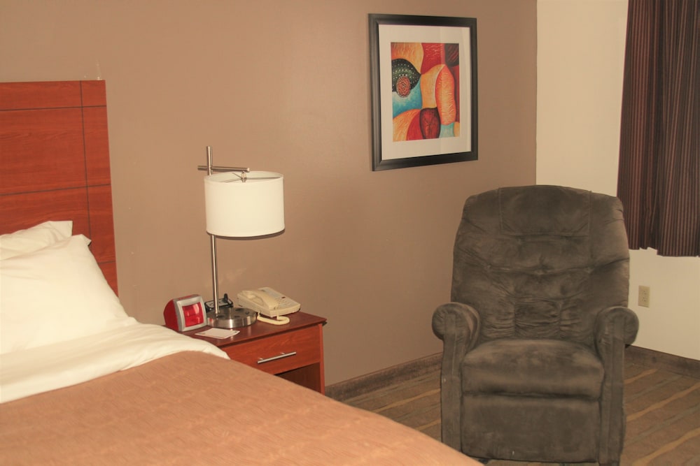 Standard Room, 1 King Bed, Non Smoking - Photo 4
