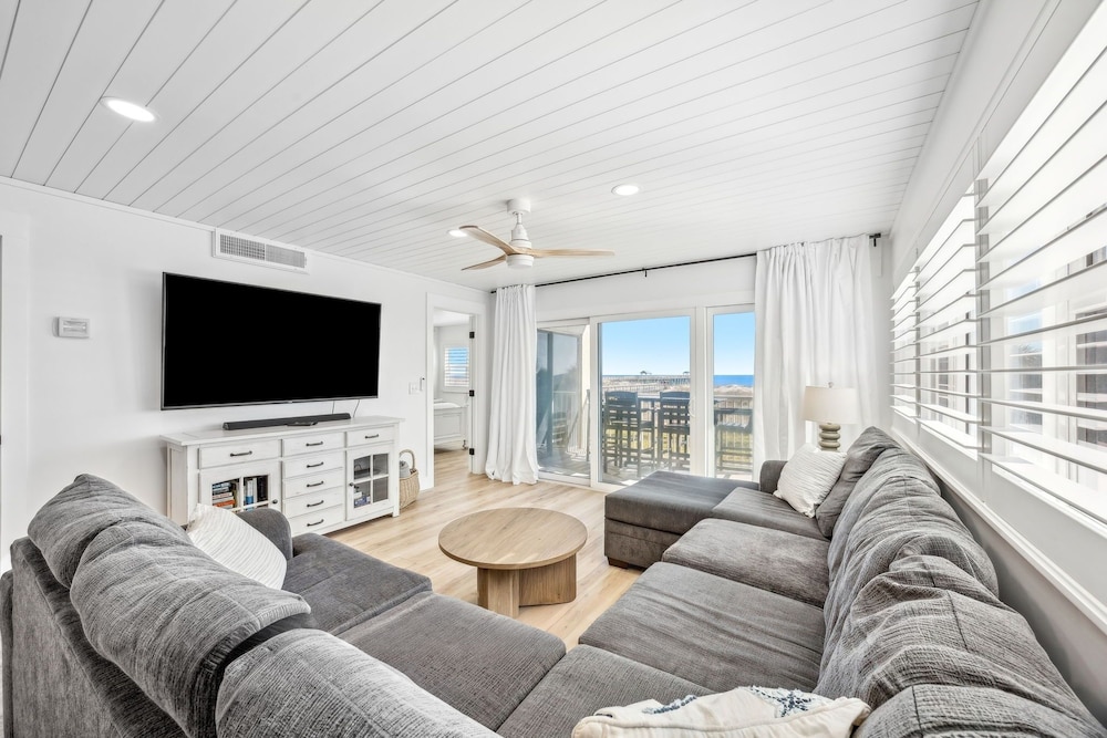 Condo, 2 Bedrooms