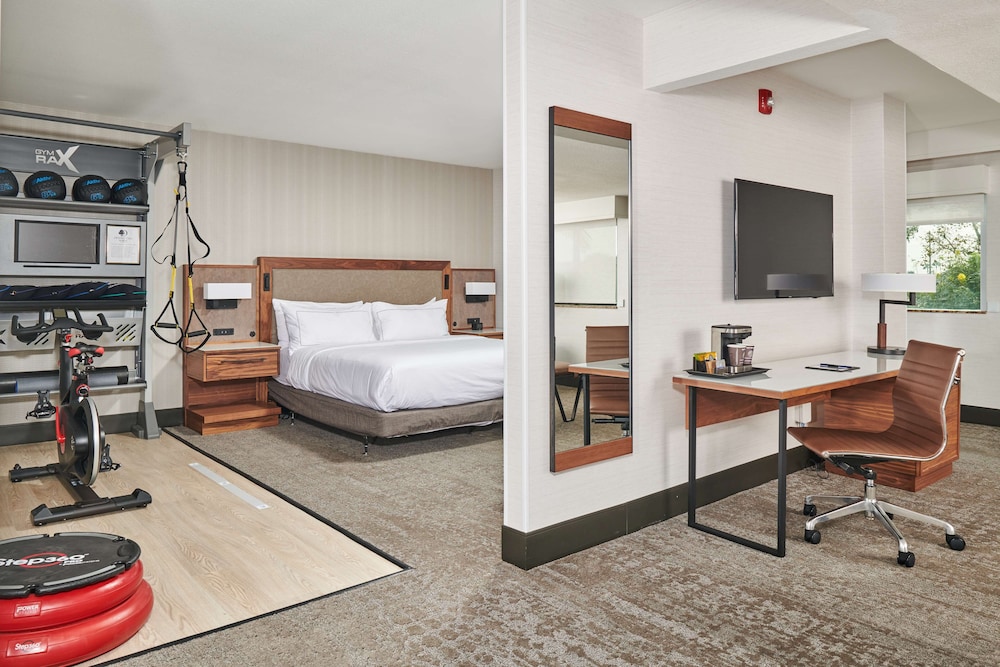 Room, 1 King Bed, Accessible (Mobility & Hearing, Roll-in Shower) - Photo 3