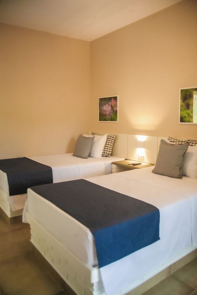 Standard Twin Room - Photo 5