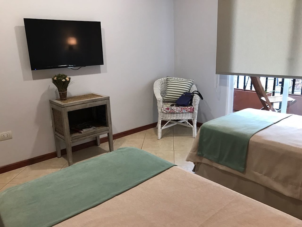 City Apartment, 2 Bedrooms, Balcony, City View (BROMELIA)
