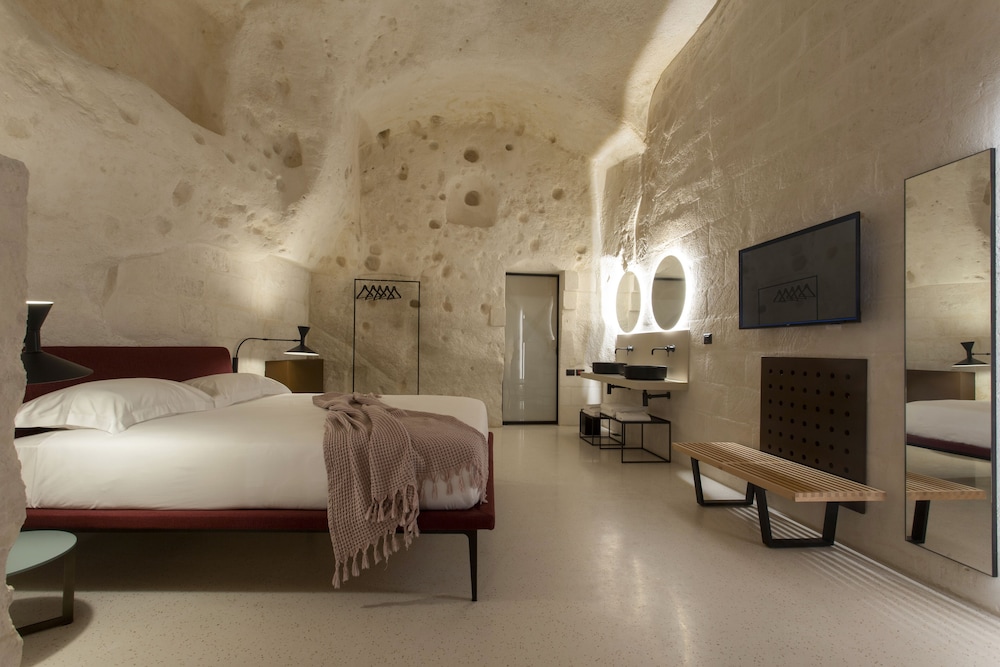 Family Quadruple Room (Sassi Cave)