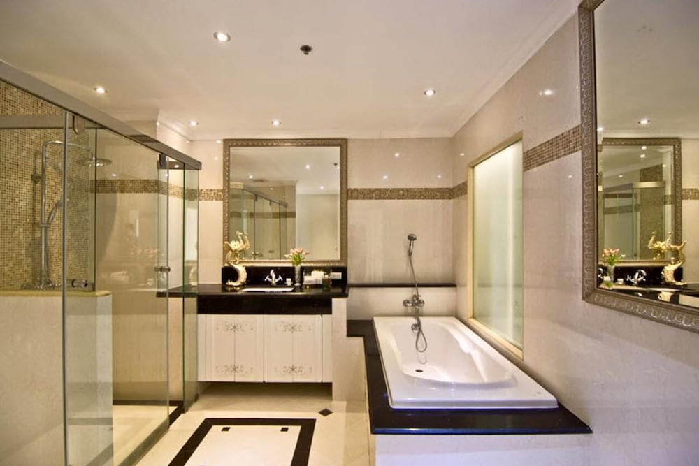 Suite, 1 Bedroom - Photo 5