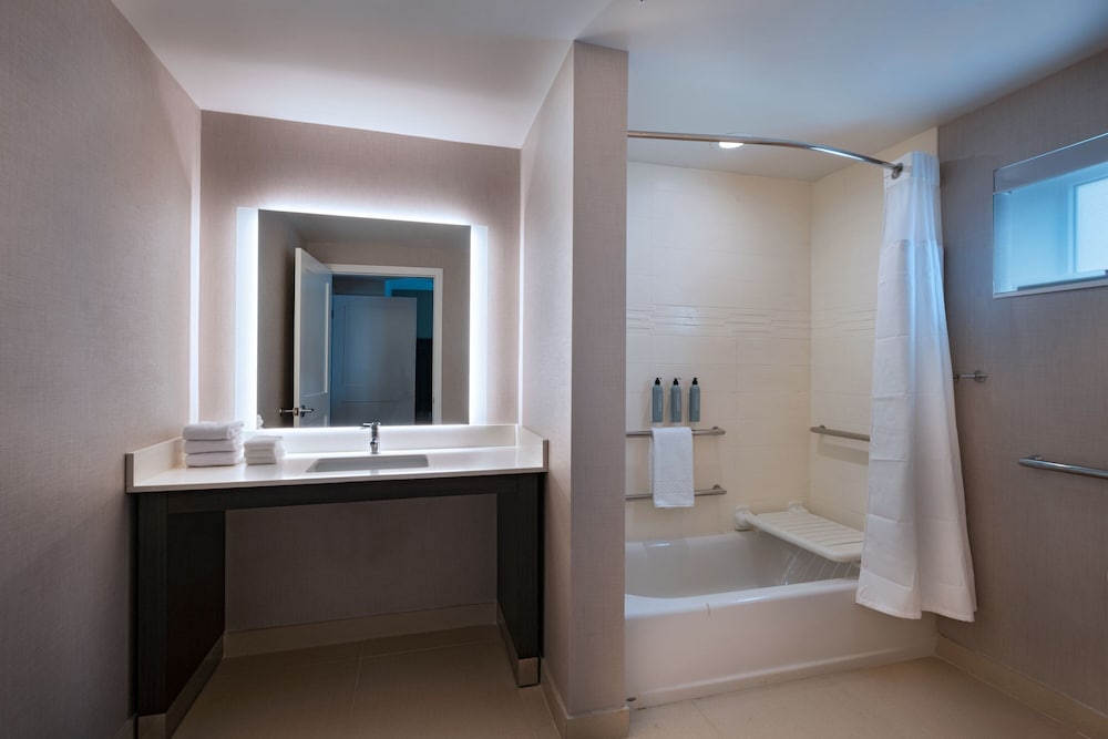 Suite, 1 Bedroom - Photo 7