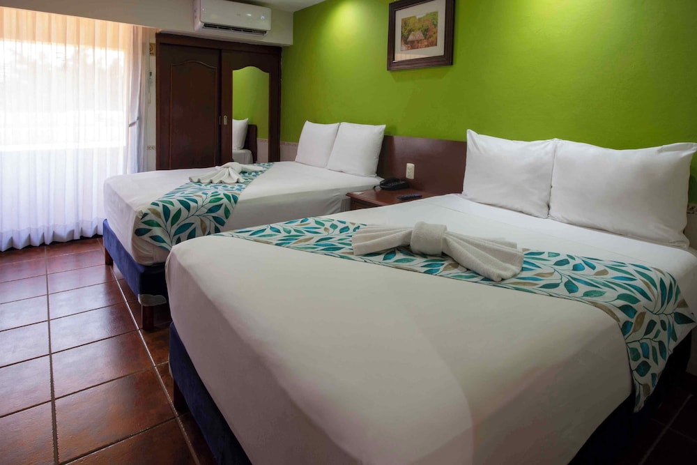Standard Room, 2 Double Beds - Photo 4