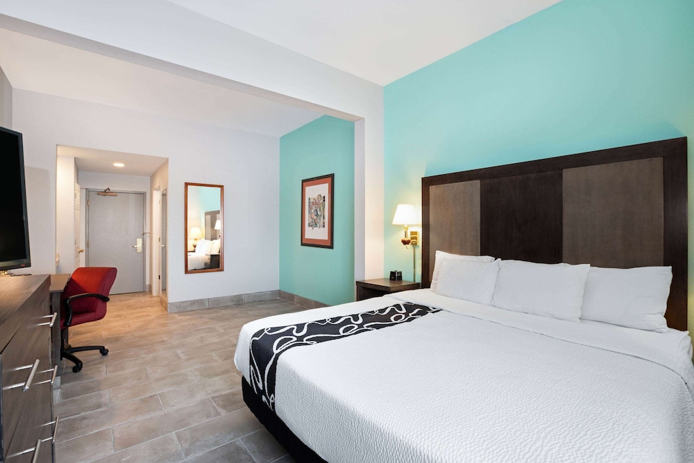 Room, 1 King Bed, Accessible, Non Smoking (Mobility, Bathtub w/Grab bars) - Photo 1