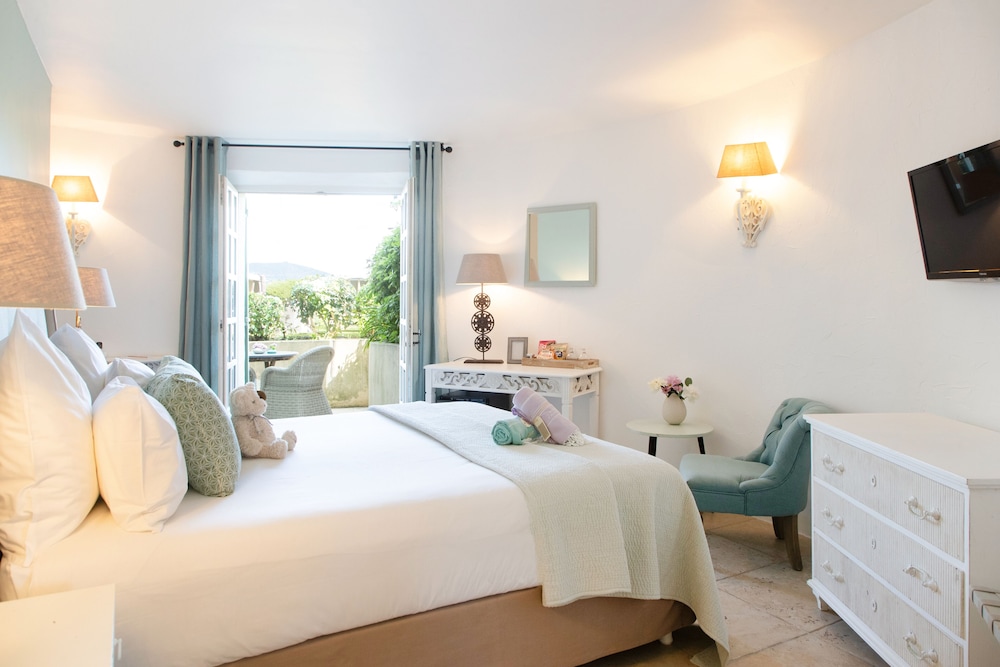 Deluxe tower room with garden view and terrace