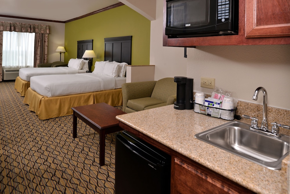 Suite, Multiple Beds - Photo 2