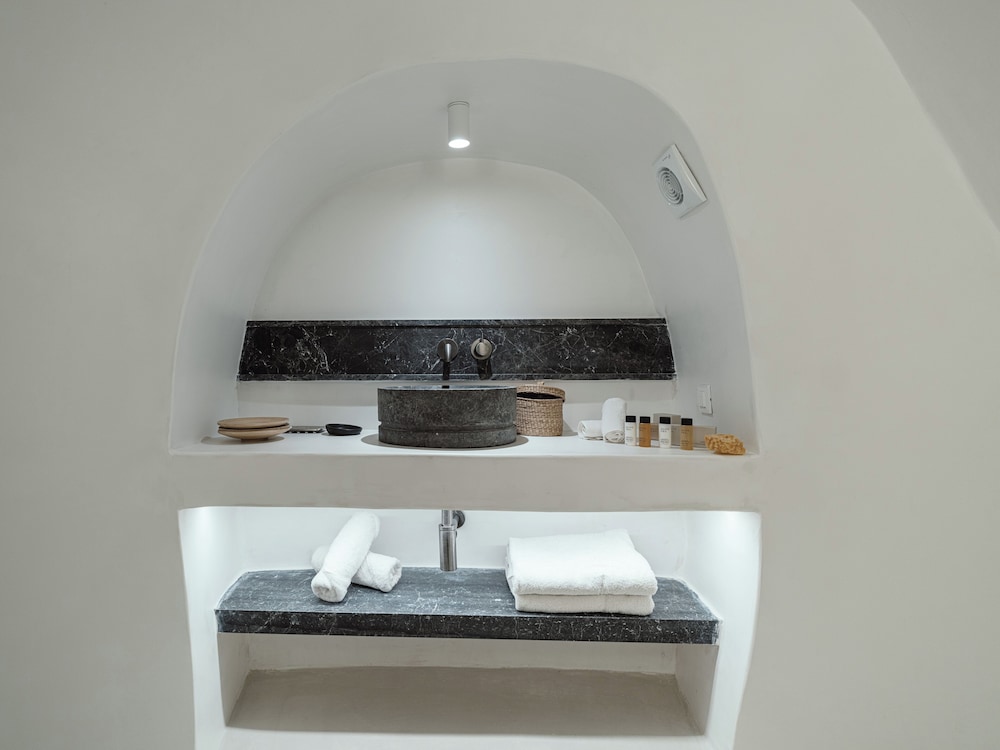 The Collector's Villa with Hot Tub & Caldera View - Photo 11