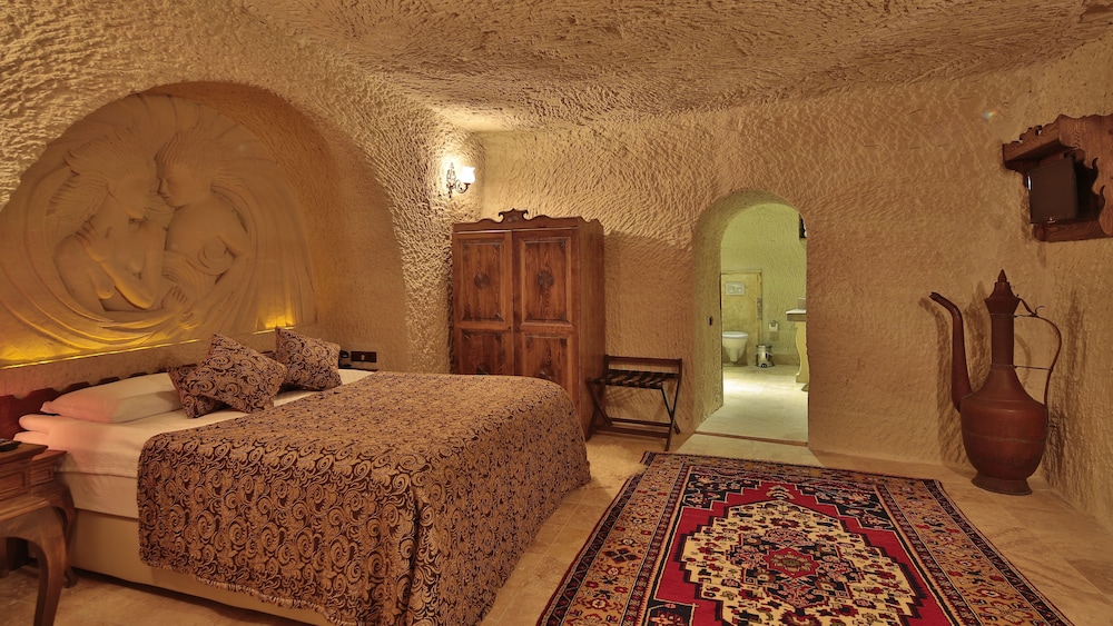 King Cave Suite