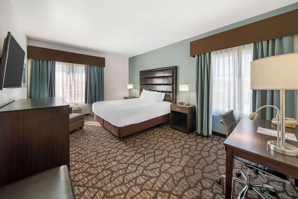 Suite, 1 King Bed, Accessible, Refrigerator & Microwave photo 1