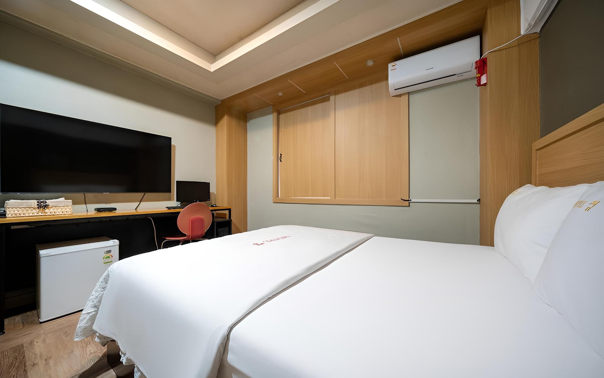 Room (Business (hotel bedding or regular be) - Photo 2