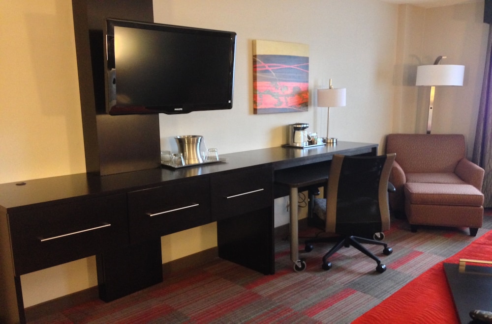 Standard Room, 1 King Bed, Accessible (Communications, Mobility) - Photo 1