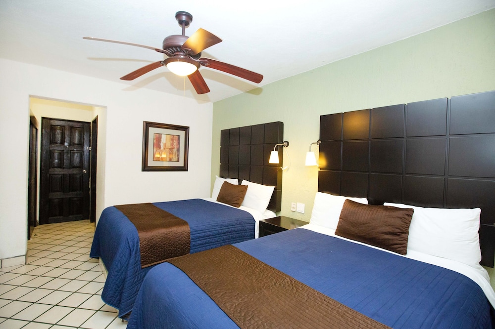 Traditional Double Room, 2 Queen Beds photo 2