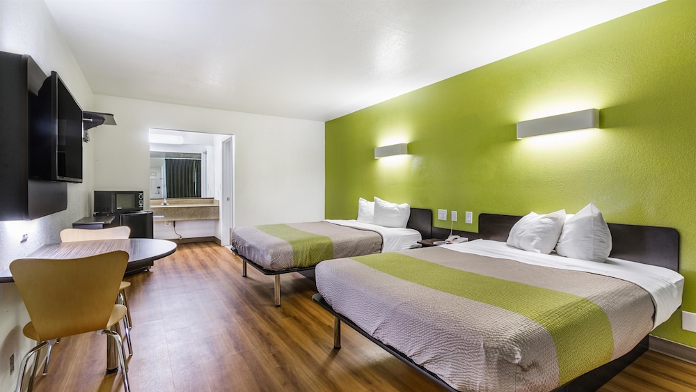 Deluxe Room, 2 Queen Beds, Non Smoking, Refrigerator & Microwave - Photo 2