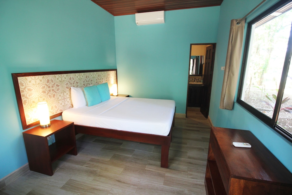 Deluxe Double or Twin Room, Private Bathroom, Garden View photo 3