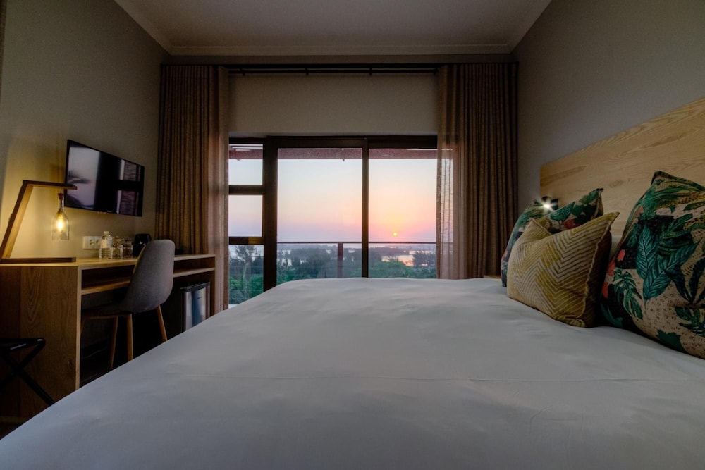 Luxury Double Room, 1 King Bed, Harbor View photo 1