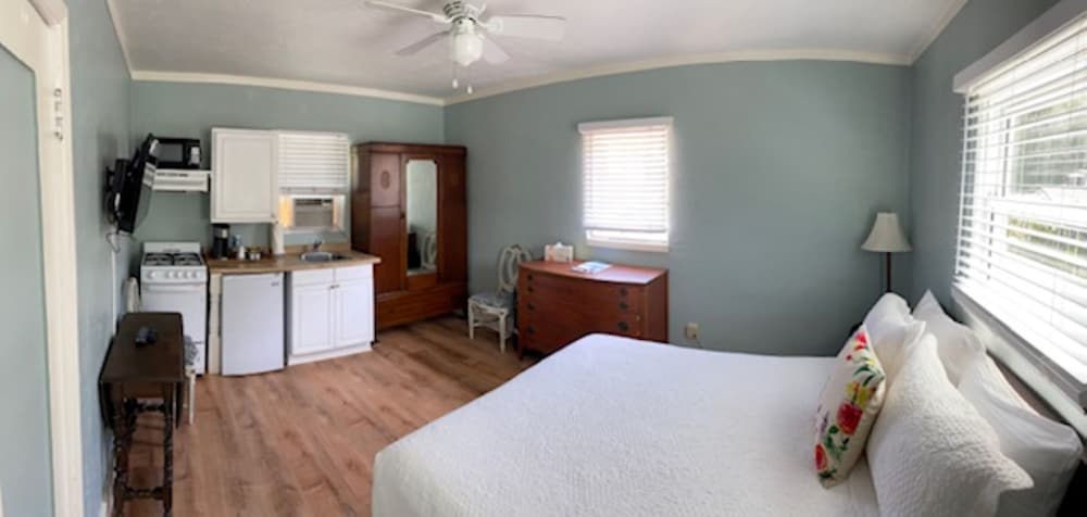 Standard Studio, 1 Queen Bed