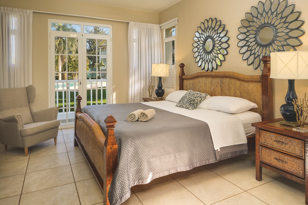 Signature Condo, 2 Bedrooms, Poolside photo 1