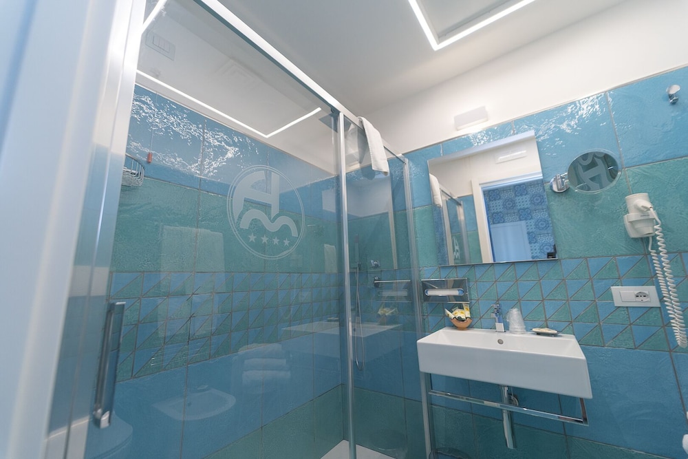 Superior Triple Room - Photo 12