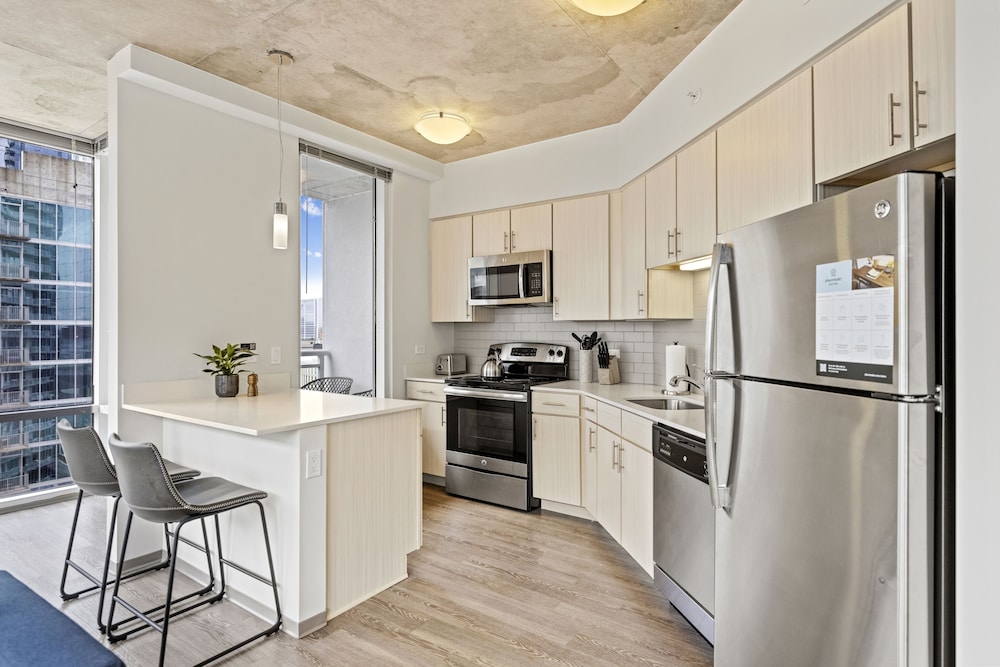 One Bedroom Deluxe Apartment - Photo 6