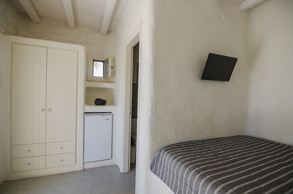 Traditional Double Room (Economy) - Photo 8