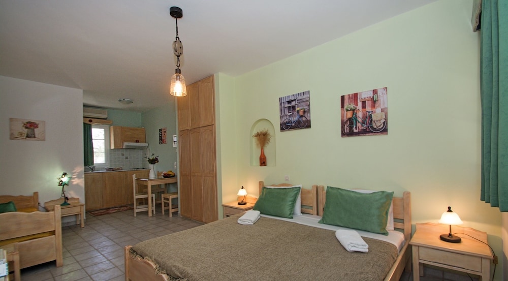 Family Room photo 3