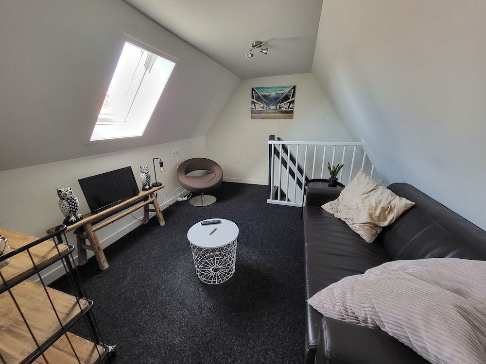 Comfort Room, 1 Bedroom, Non Smoking, Mezzanine photo 1