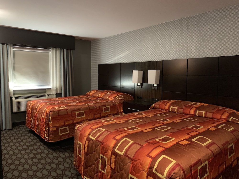 Deluxe Room, 2 Queen Beds, Smoking photo 2