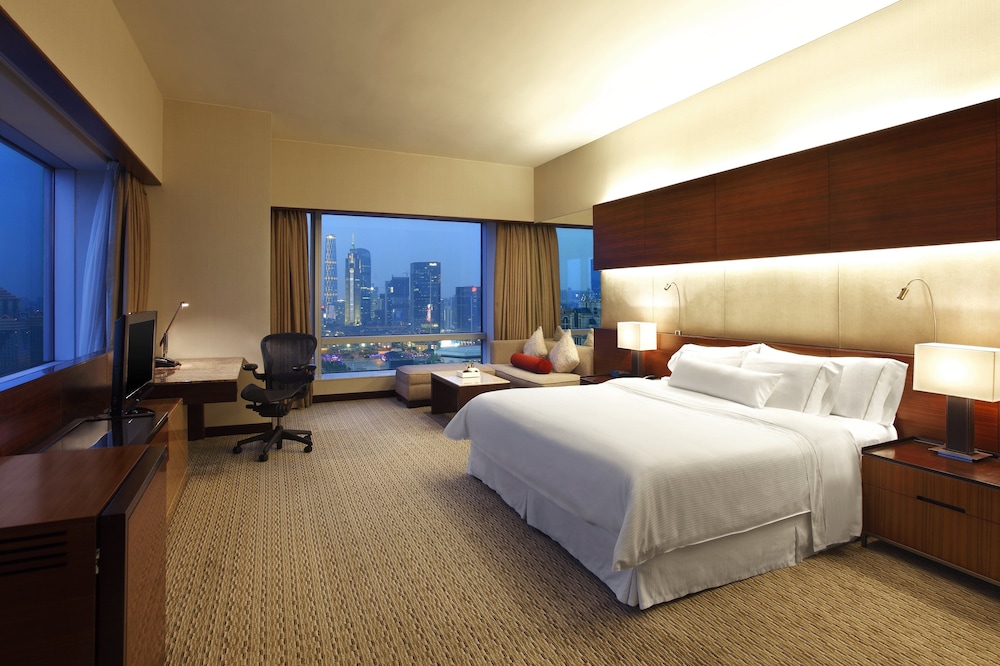 Room, 1 King Bed, City View - Photo 3