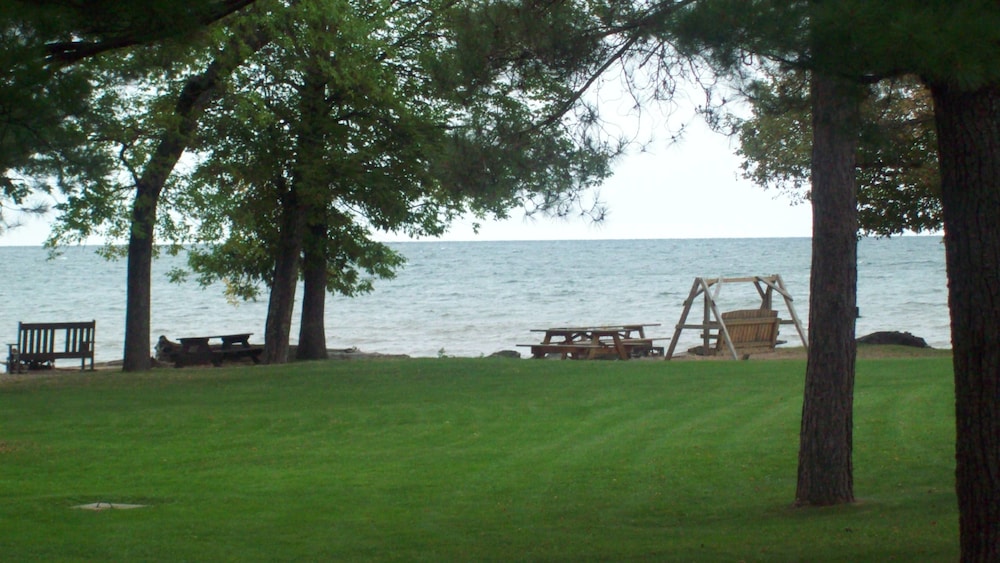 Suite, 1 King Bed, Non Smoking, Lake View (1 Bedroom) - Photo 7