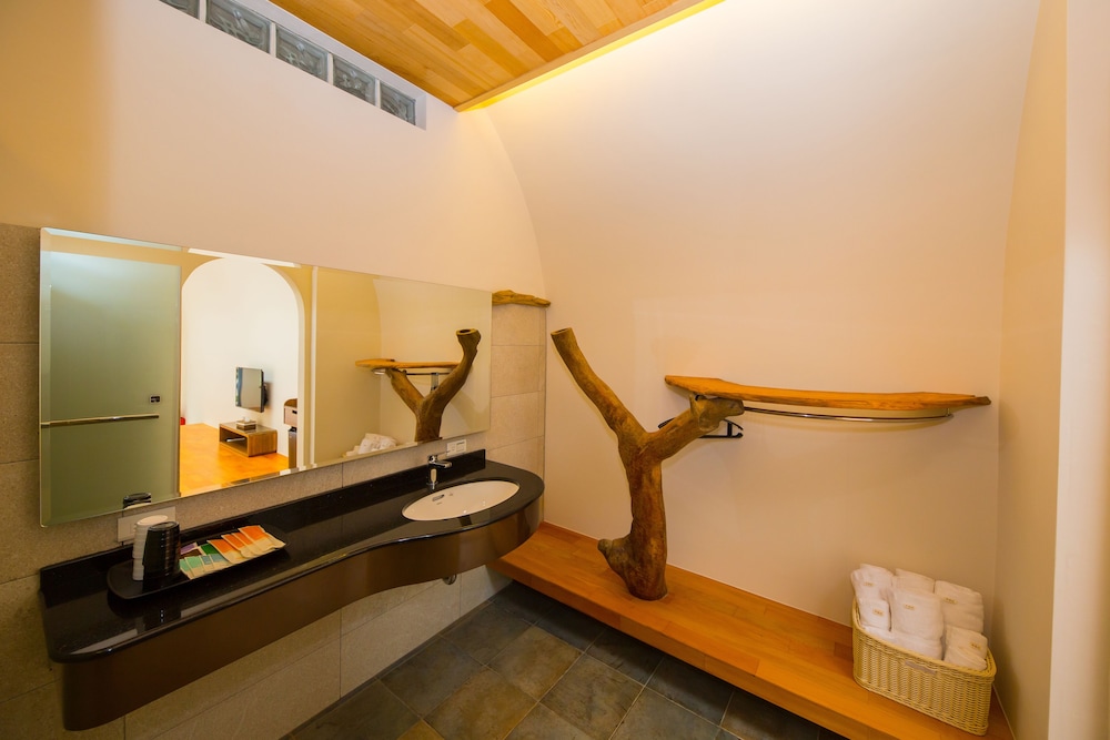 Signature Quadruple Room, 2 Double Beds, Courtyard View photo 3