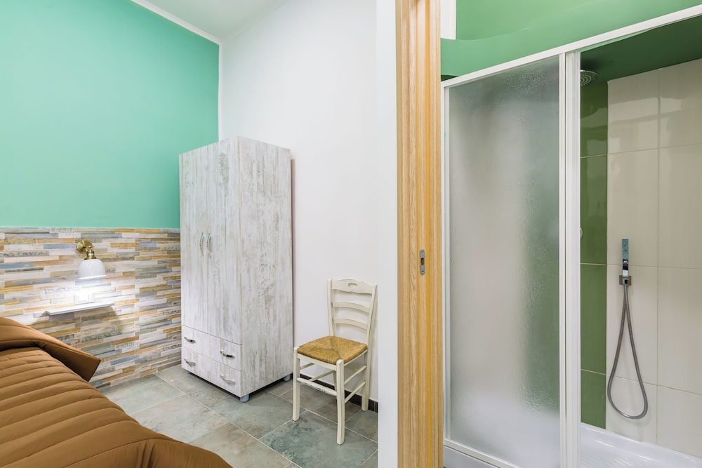 Studio (1 Bedroom)