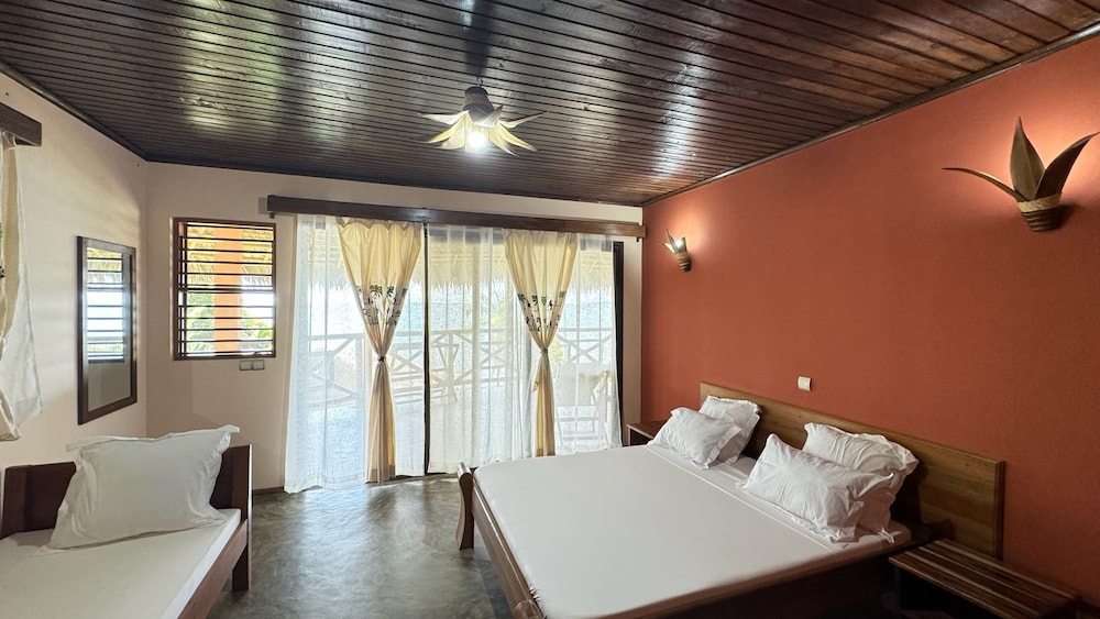 Triple Room, Ocean View photo 3