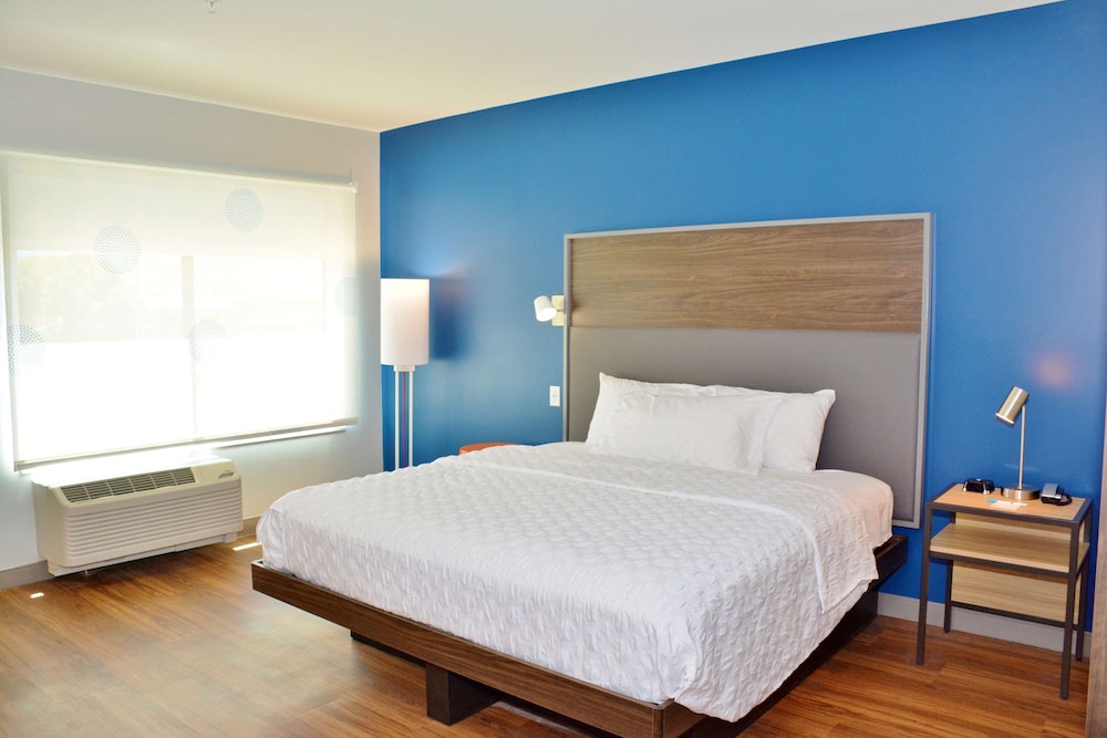 Room, 1 King Bed, Accessible (Hearing) - Photo 2