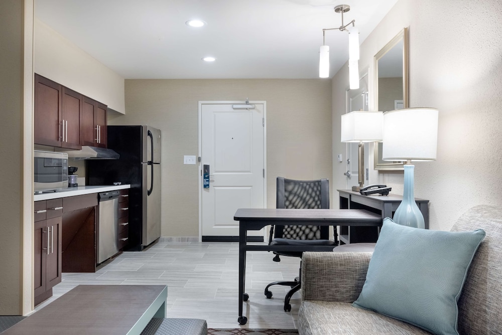 Suite, 1 King Bed, Accessible, Bathtub photo 1