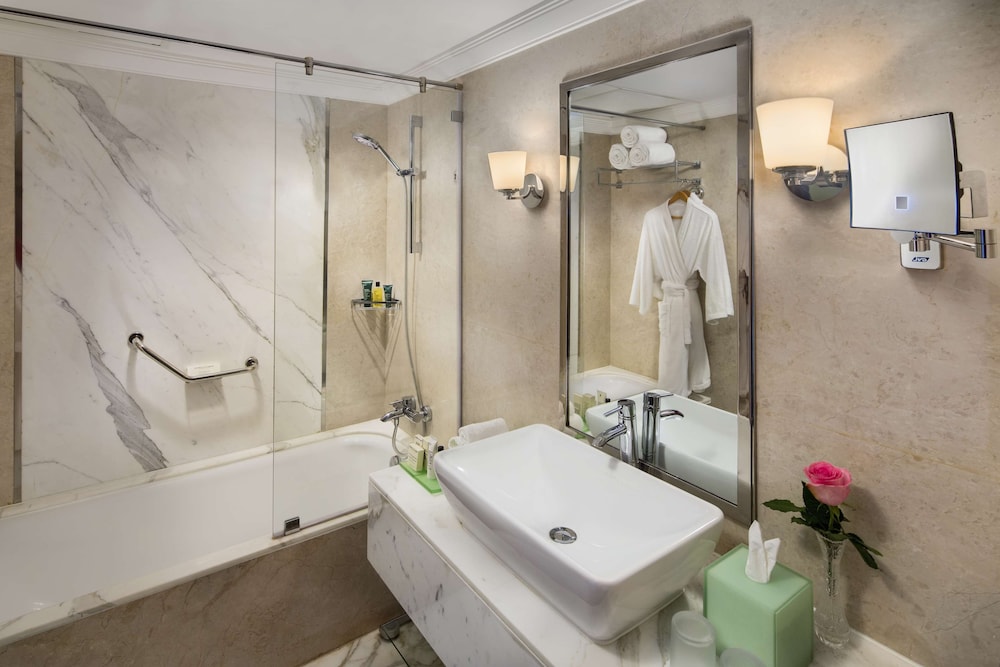 Room, 1 King Bed (Full Sea View) - Photo 6