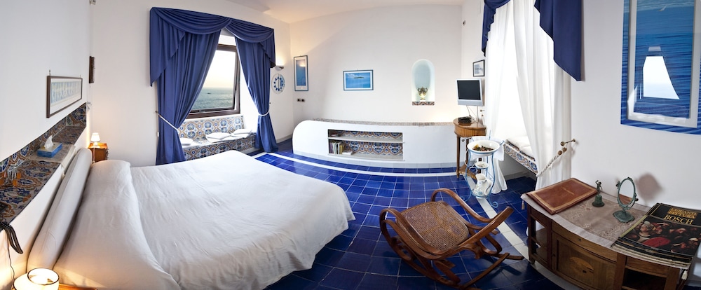 Deluxe Suite, Sea View, Annex Building - Photo 2