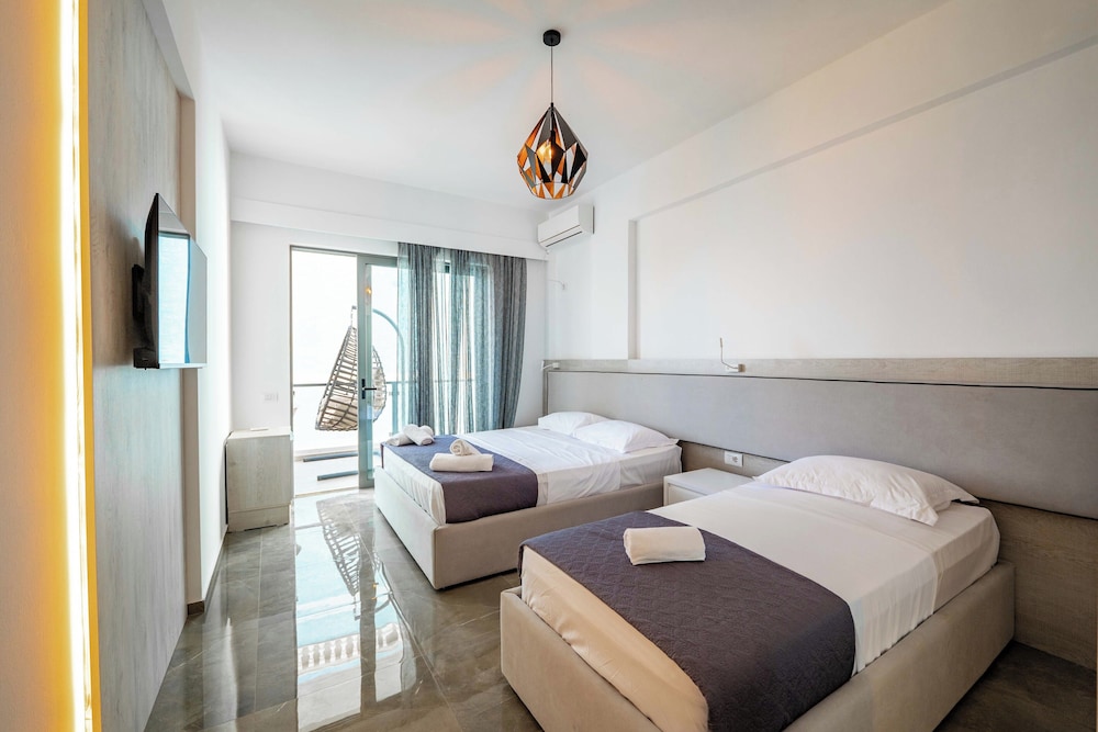 Triple Room with Sea View 105