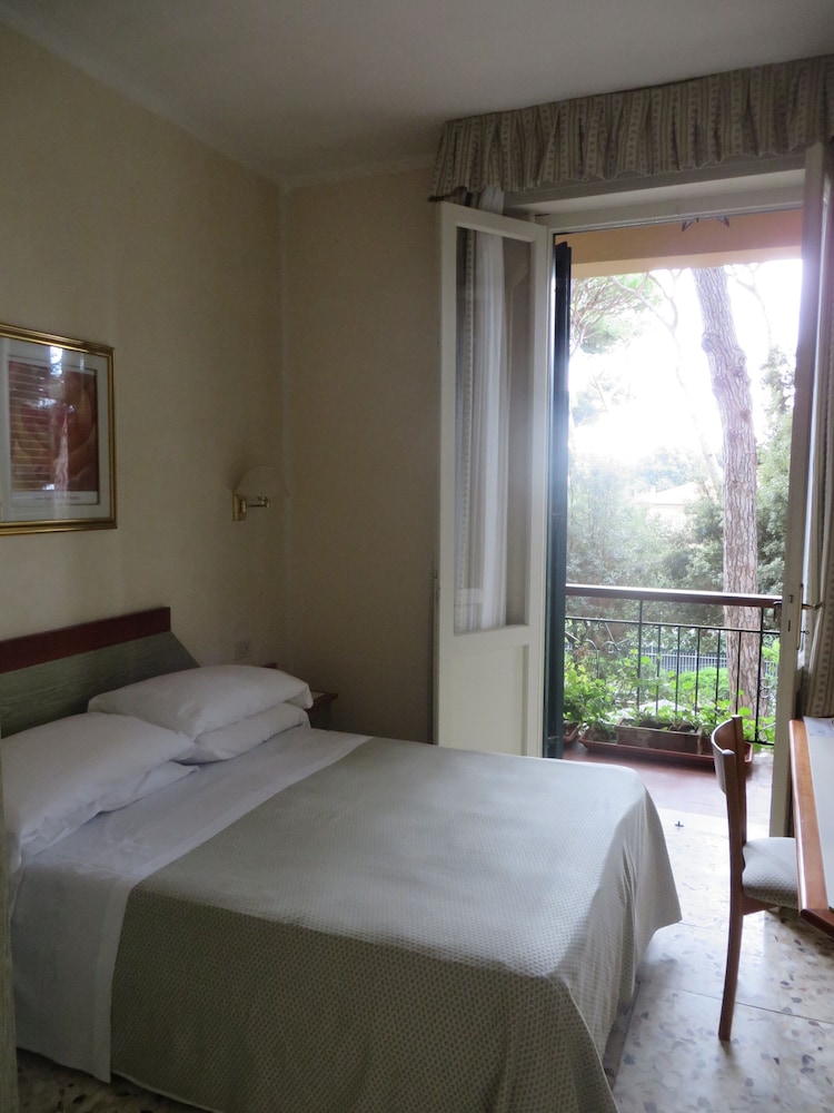 Classic Double Room, Garden View photo 3