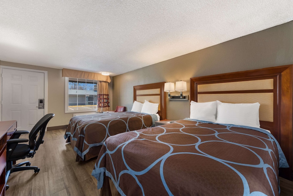 Standard Room, 2 Double Beds, Smoking - Photo 4