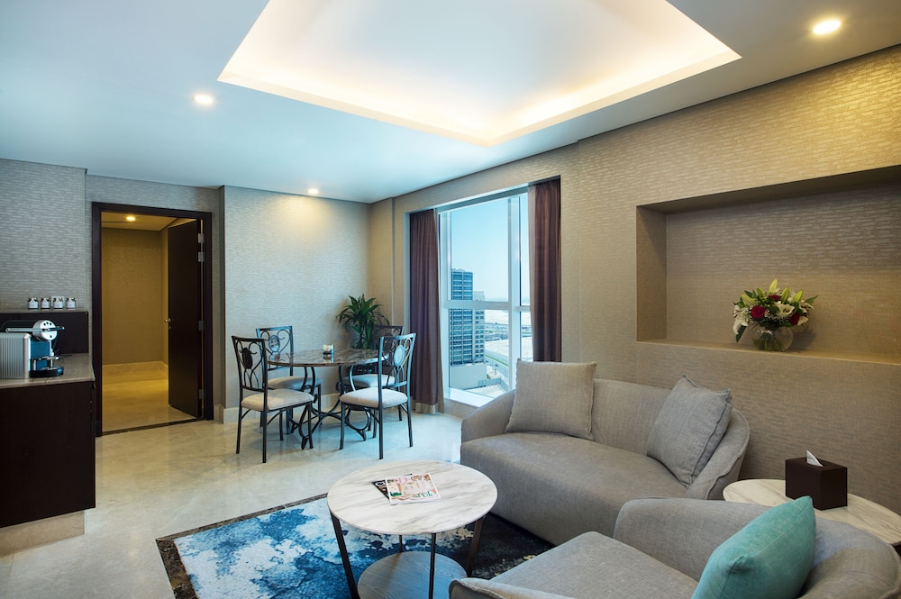 Luxury Suite, 1 King Bed, Non Smoking (View)