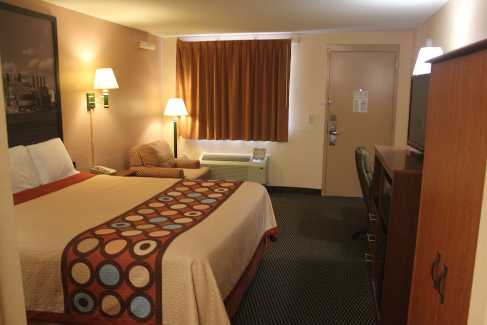 Suite, 1 Queen Bed, Hot Tub - Photo 1