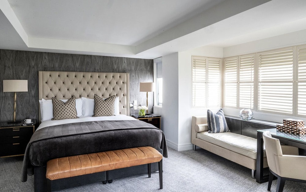 Suite, Park View - Photo 1