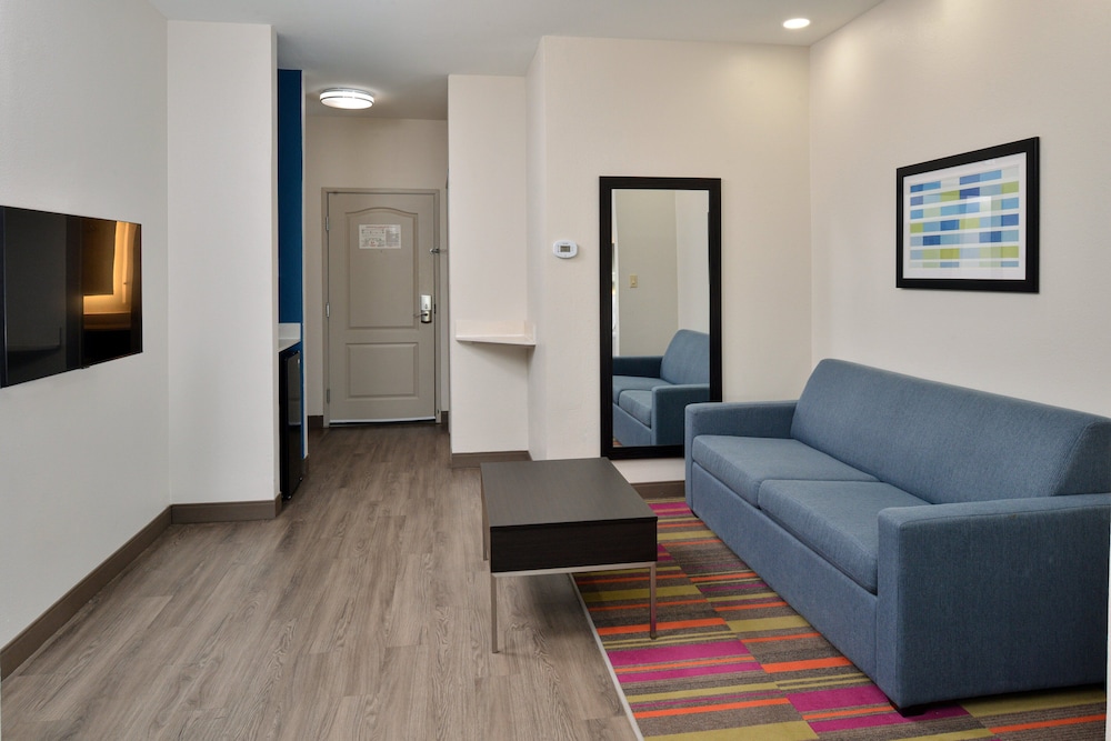 Suite, 1 King Bed, Mobility Accessible (Communications, Mobil, Accessible Tub) - Photo 6