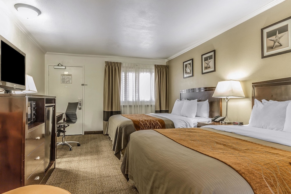 Standard Room, 2 Queen Beds, Non Smoking - Photo 7